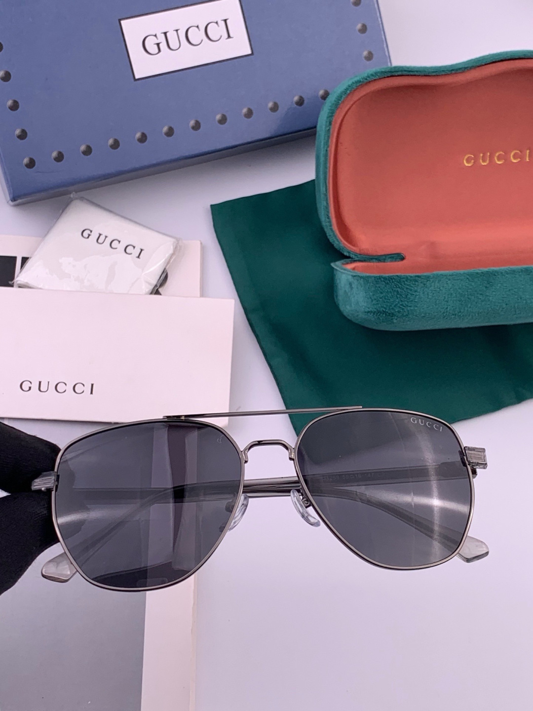 Gucci 。  高品质男女款墨镜   👍 进口宝丽来偏光镜片  。蛤蟆镜 开车钓鱼都可 。百搭显瘦墨镜韩版男士飞行员大