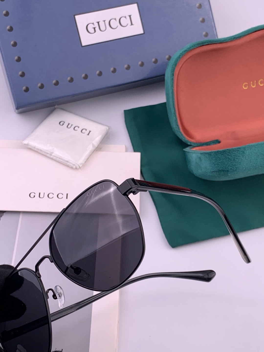 Gucci 。  高品质男女款墨镜   👍 进口宝丽来偏光镜片  。蛤蟆镜 开车钓鱼都可 。百搭显瘦墨镜韩版男士飞行员大