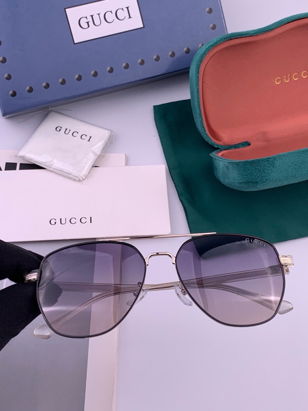 Gucci 。  高品质男女款墨镜   👍 进口宝丽来偏光镜片  。蛤蟆镜 开车钓鱼都可 。百搭显瘦墨镜韩版男士飞行员大