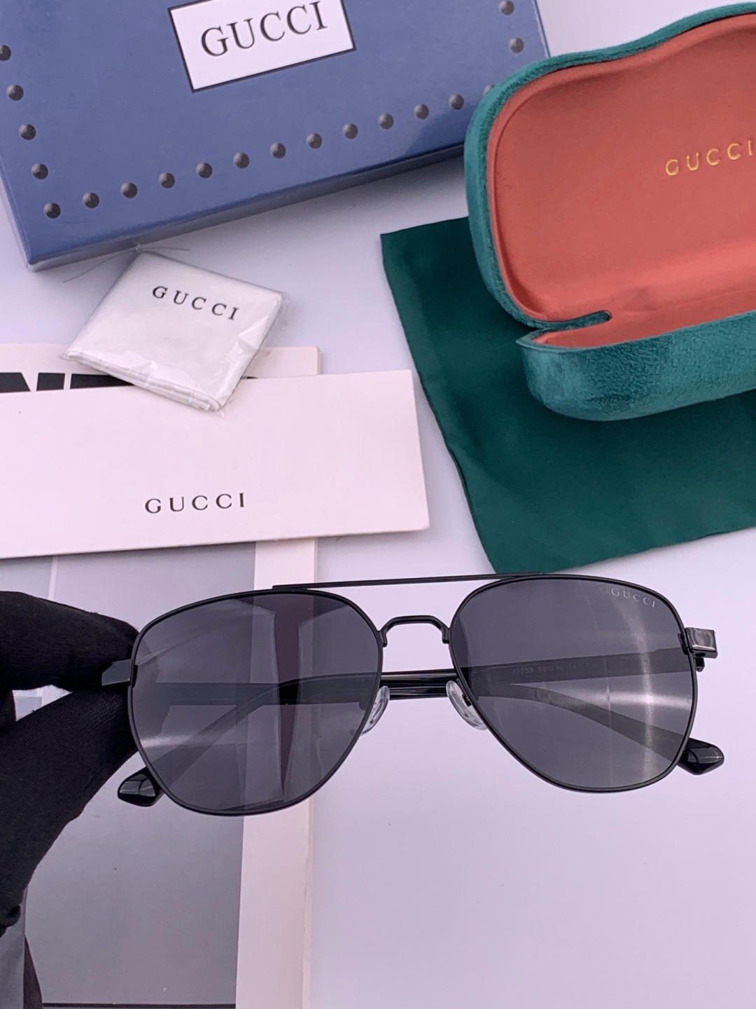 Gucci 。  高品质男女款墨镜   👍 进口宝丽来偏光镜片  。蛤蟆镜 开车钓鱼都可 。百搭显瘦墨镜韩版男士飞行员大