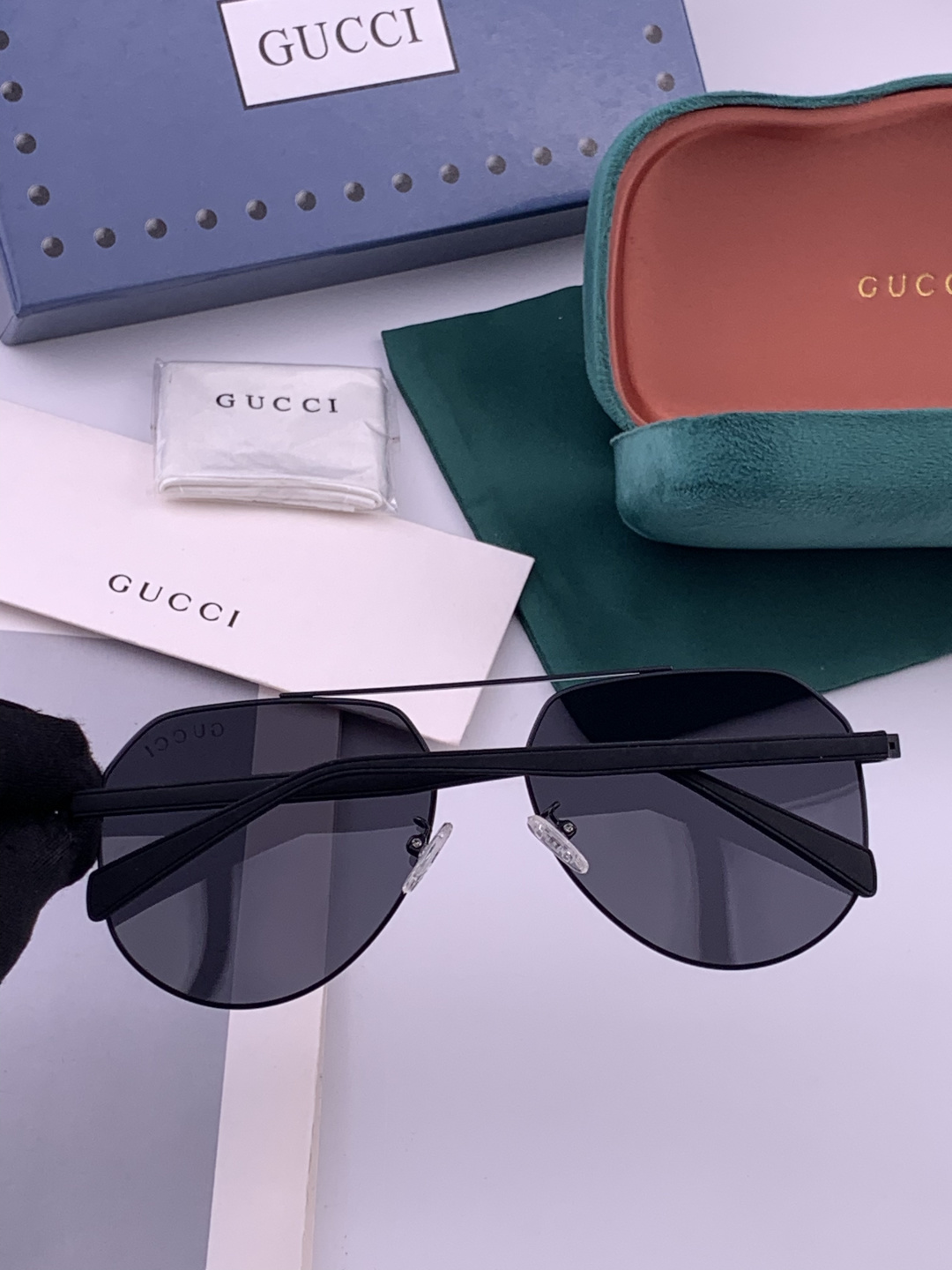 Gucci 。  高品质男女款墨镜   👍 进口宝丽来偏光镜片  。蛤蟆镜 开车钓鱼都可 。百搭显瘦墨镜韩版男士飞行员大