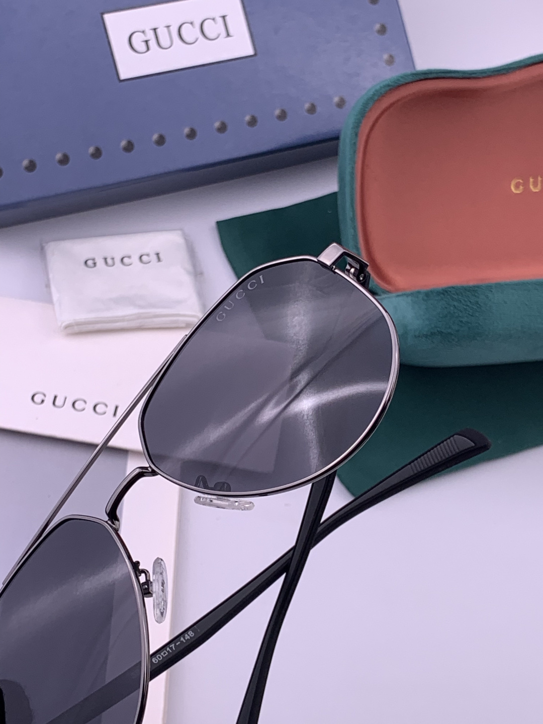 Gucci 。  高品质男女款墨镜   👍 进口宝丽来偏光镜片  。蛤蟆镜 开车钓鱼都可 。百搭显瘦墨镜韩版男士飞行员大