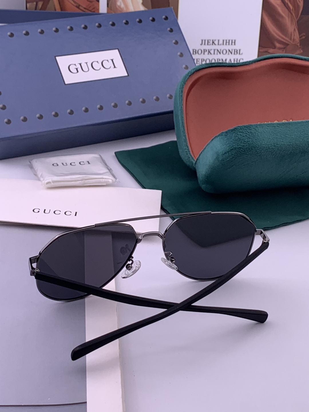 Gucci 。  高品质男女款墨镜   👍 进口宝丽来偏光镜片  。蛤蟆镜 开车钓鱼都可 。百搭显瘦墨镜韩版男士飞行员大