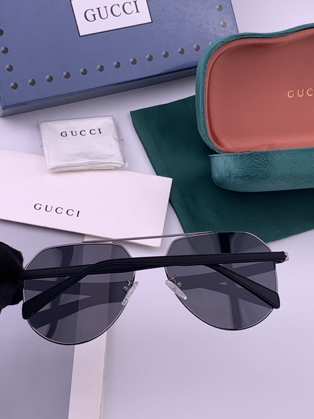 Gucci 。  高品质男女款墨镜   👍 进口宝丽来偏光镜片  。蛤蟆镜 开车钓鱼都可 。百搭显瘦墨镜韩版男士飞行员大