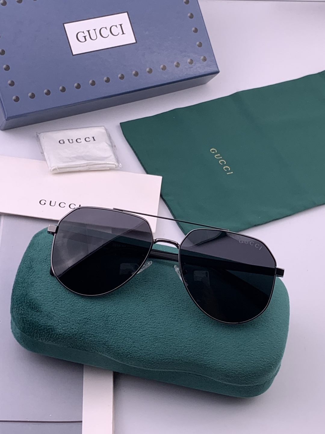 Gucci 。  高品质男女款墨镜   👍 进口宝丽来偏光镜片  。蛤蟆镜 开车钓鱼都可 。百搭显瘦墨镜韩版男士飞行员大