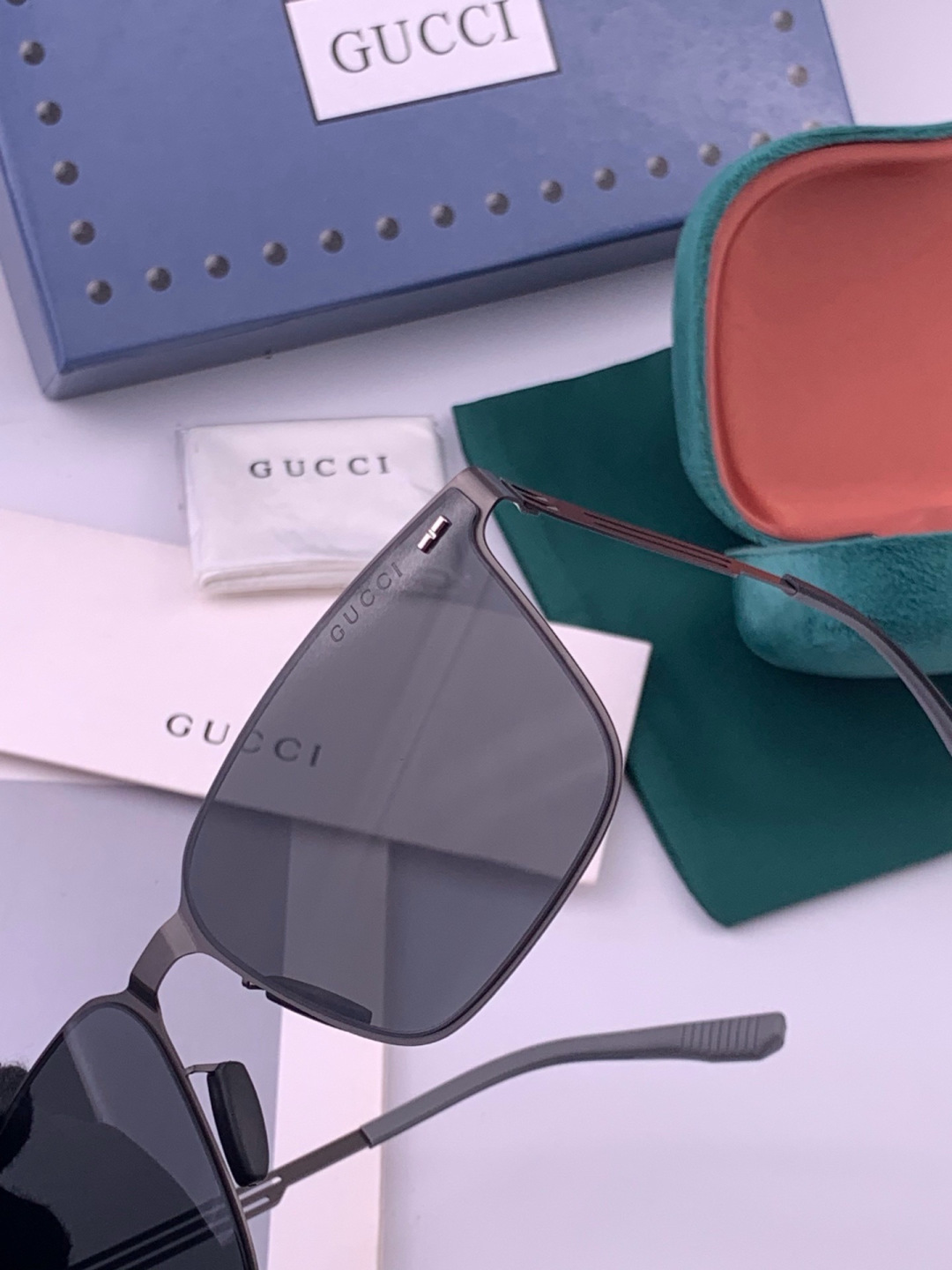 GUCCI 男款炫彩飞行员偏光太阳镜 ❤️材质：高清尼龙加厚卡槽高清偏光镜片 🌹无边框镜架💕颜👍型号：G176