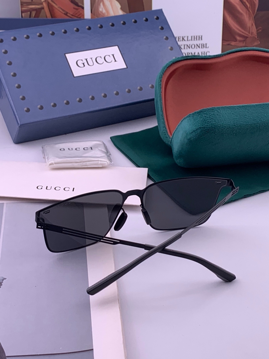 GUCCI 男款炫彩飞行员偏光太阳镜 ❤️材质：高清尼龙加厚卡槽高清偏光镜片 🌹无边框镜架💕颜👍型号：G176