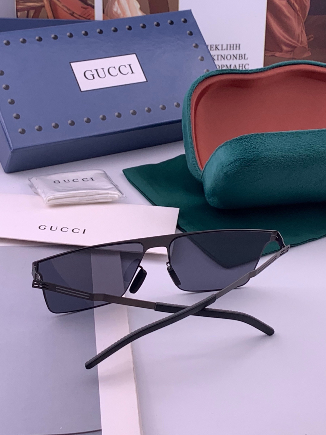 ♦️ GUCCI 新款男女情侣款太阳镜多边形墨镜iP电镀永不褪色 超轻超有弹性整幅眼镜无螺丝重要的是压不坏 高清尼龙镜片