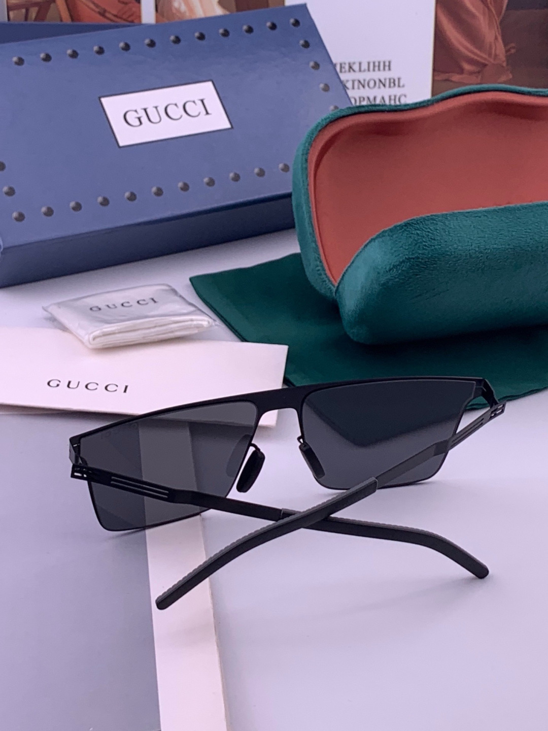 ♦️ GUCCI 新款男女情侣款太阳镜多边形墨镜iP电镀永不褪色 超轻超有弹性整幅眼镜无螺丝重要的是压不坏 高清尼龙镜片