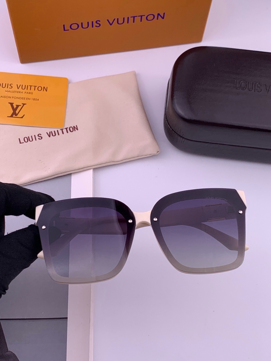 【TR偏光系列】lv大框太阳镜墨镜经典的方框设计，不挑脸型，无论搭配大衣还是连衣裙都非常显气质偏光镜片预防紫外线  型号