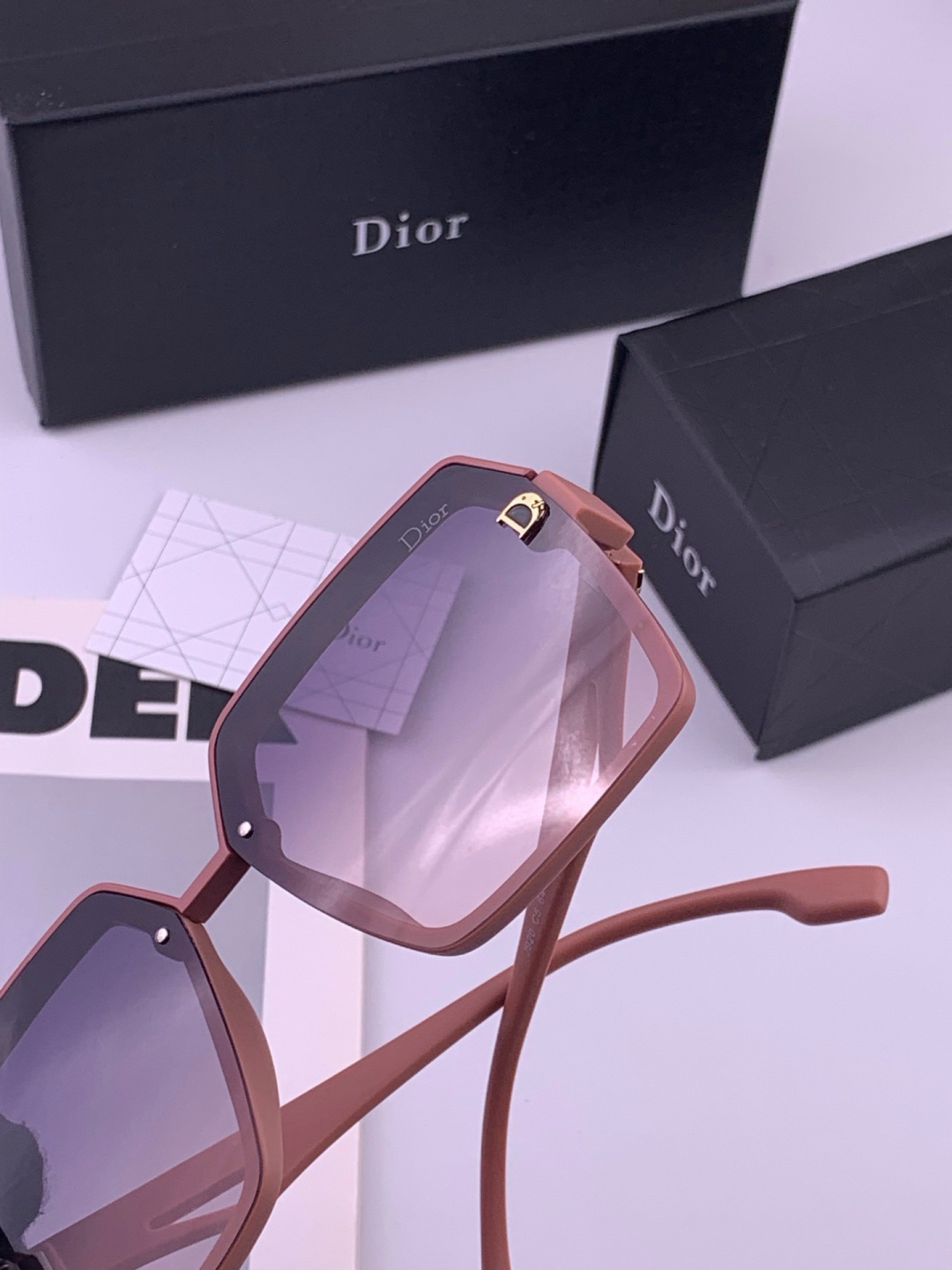 🔺 【DIOR-迪奥】开春新款 潮流爆款 时尚方框偏光太阳镜 高品质 佩戴舒适 网红潮款墨镜 女士高清偏光太阳镜🕶️ 🎉