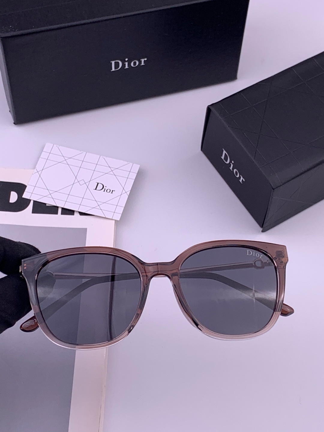 🔺 【DIOR-迪奥】开春新款 潮流爆款 时尚方框偏光太阳镜 高品质 佩戴舒适 网红潮款墨镜 型号：D31101