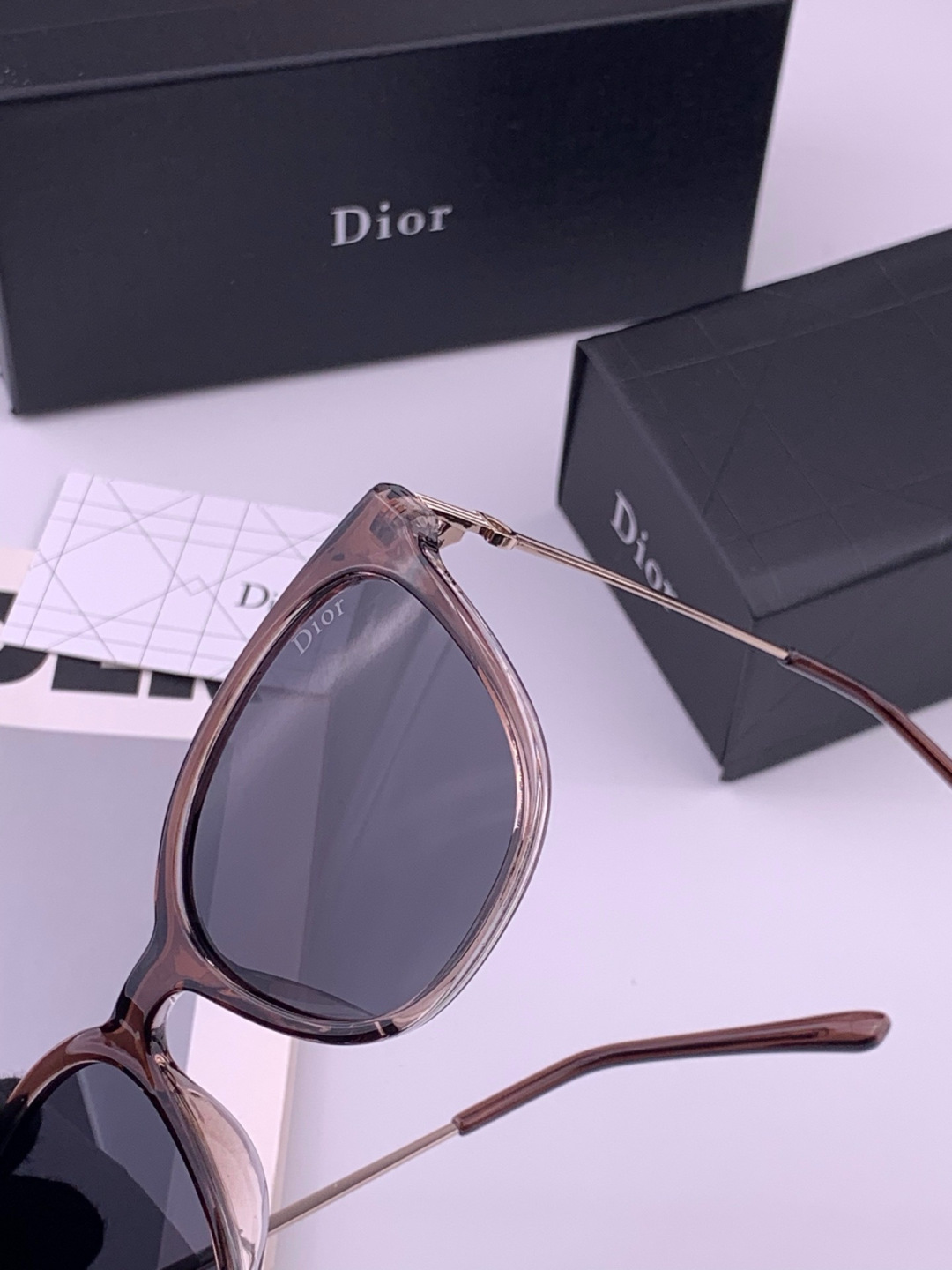 🔺 【DIOR-迪奥】开春新款 潮流爆款 时尚方框偏光太阳镜 高品质 佩戴舒适 网红潮款墨镜 型号：D31101