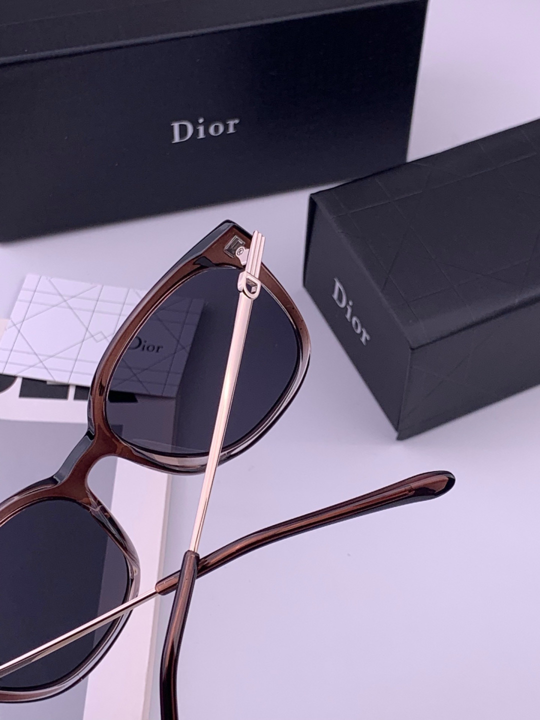 🔺 【DIOR-迪奥】开春新款 潮流爆款 时尚方框偏光太阳镜 高品质 佩戴舒适 网红潮款墨镜 型号：D31101