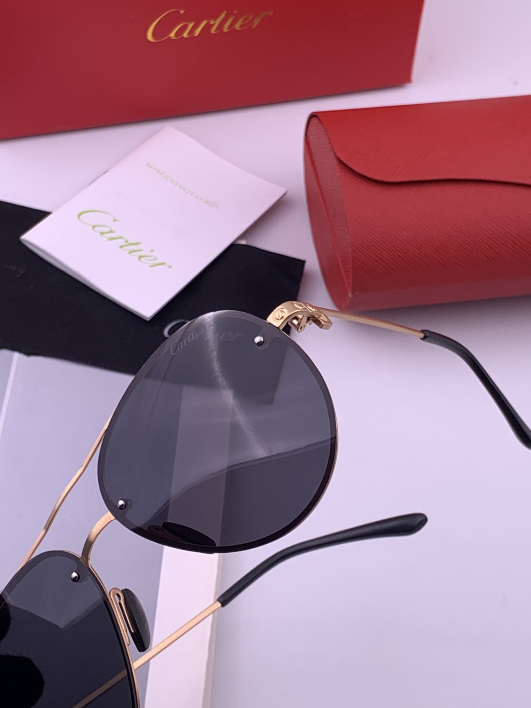 【Cartier  卡地亚】 👑男女款偏光墨镜  双色烤漆工艺  进口宝丽来偏光镜片   顶级做工彰显非凡品味 高品质 