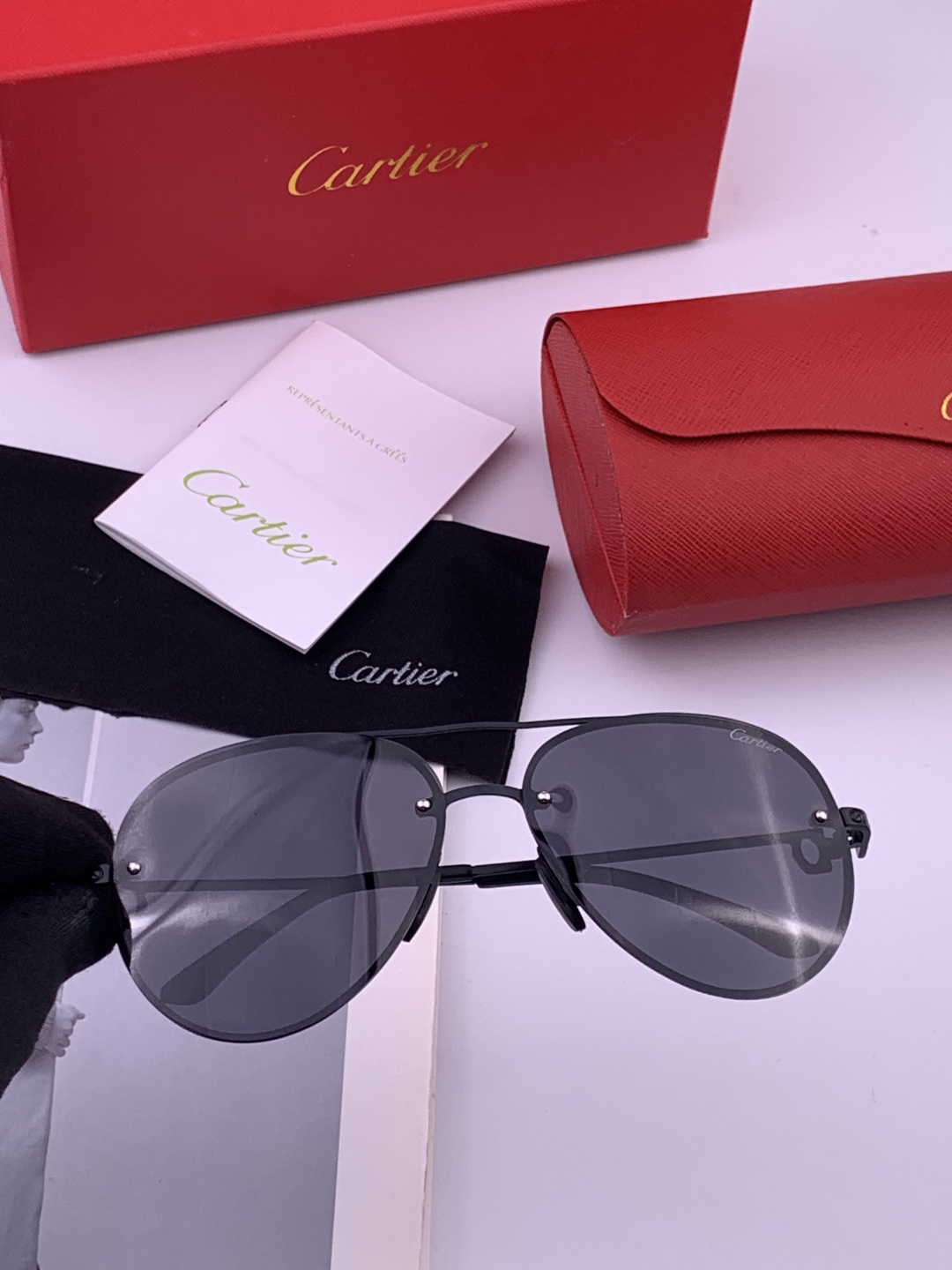 【Cartier  卡地亚】 👑男女款偏光墨镜  双色烤漆工艺  进口宝丽来偏光镜片   顶级做工彰显非凡品味 高品质 