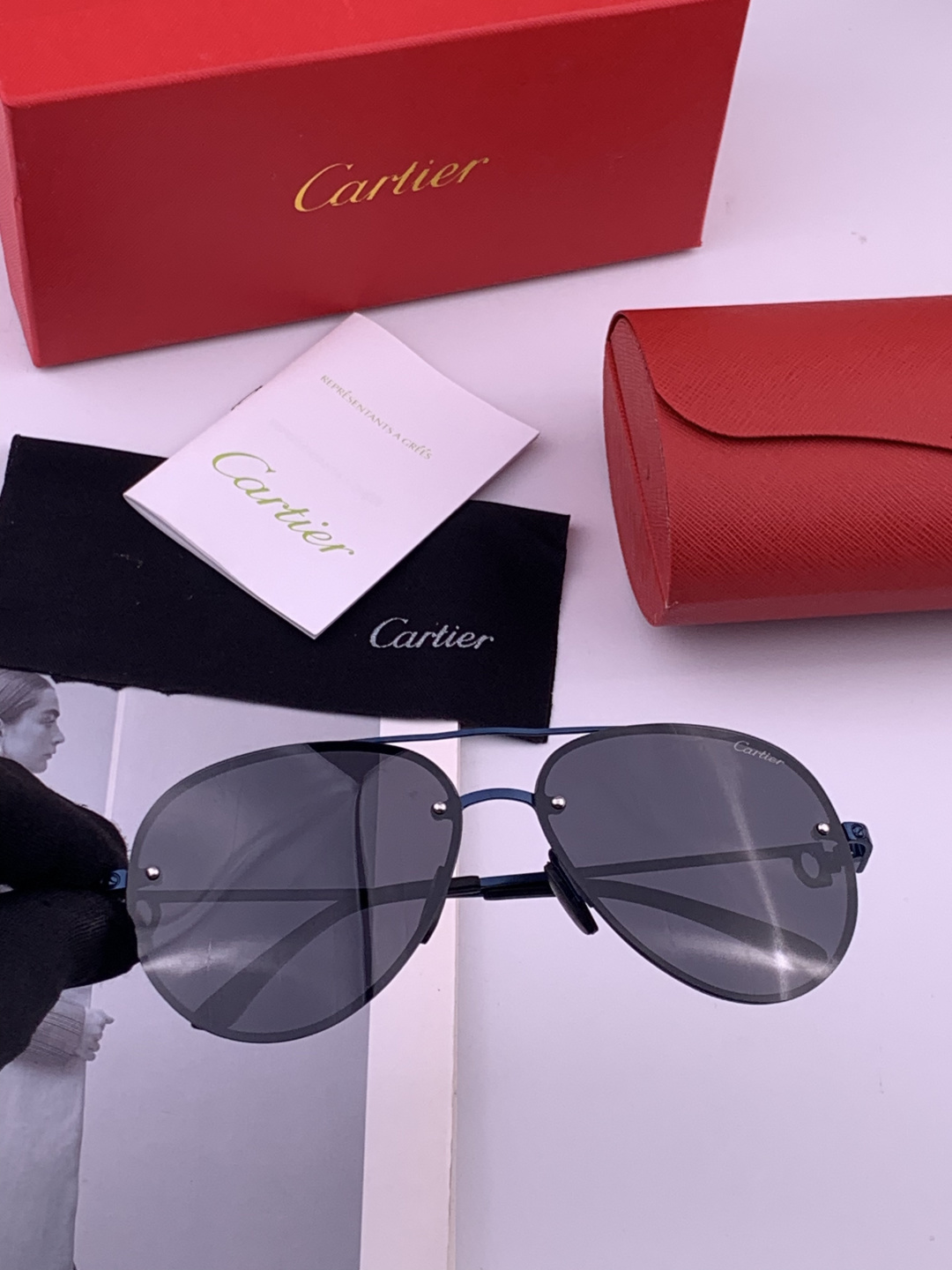 【Cartier  卡地亚】 👑男女款偏光墨镜  双色烤漆工艺  进口宝丽来偏光镜片   顶级做工彰显非凡品味 高品质 
