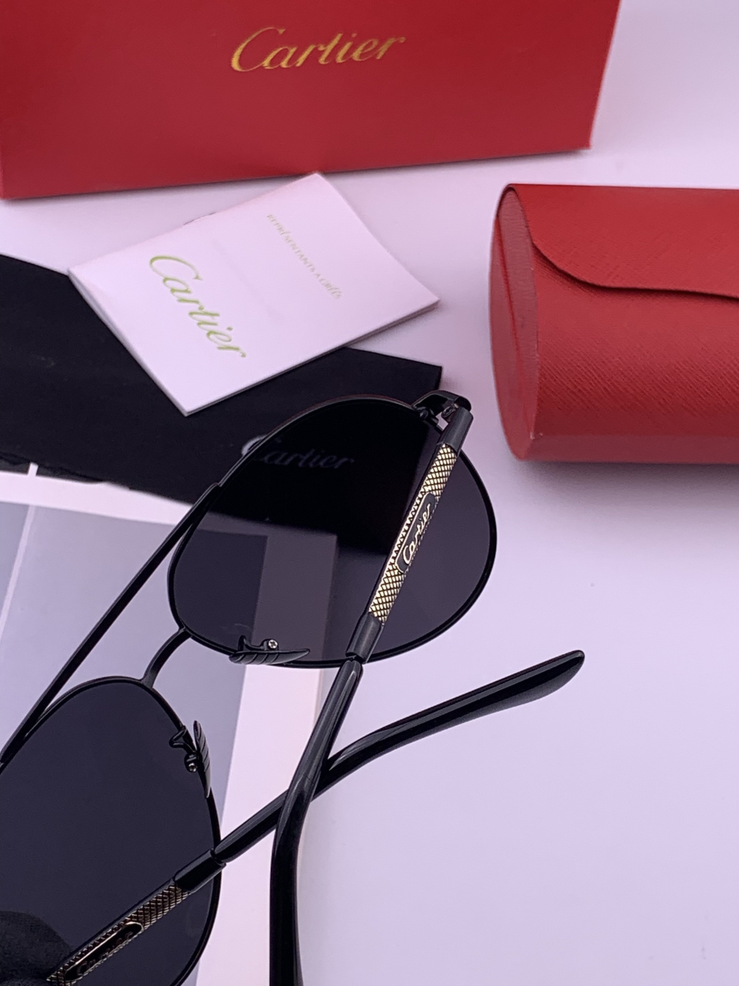 【Cartier  卡地亚】 👑男女款偏光墨镜  双色烤漆工艺  进口宝丽来偏光镜片   顶级做工彰显非凡品味 高品质 
