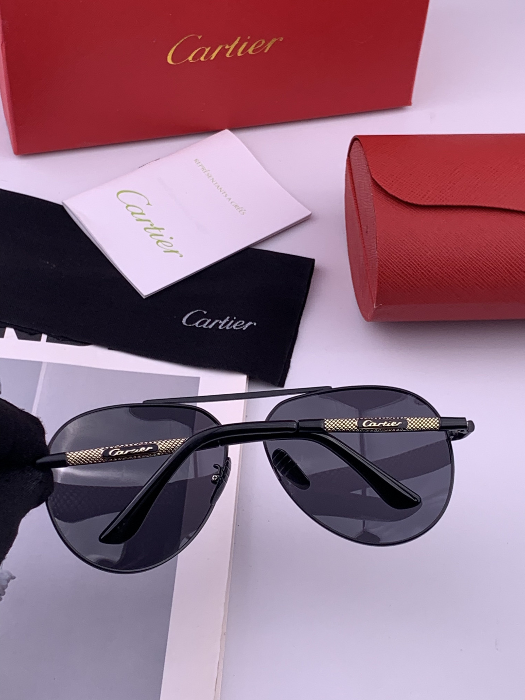 【Cartier  卡地亚】 👑男女款偏光墨镜  双色烤漆工艺  进口宝丽来偏光镜片   顶级做工彰显非凡品味 高品质 