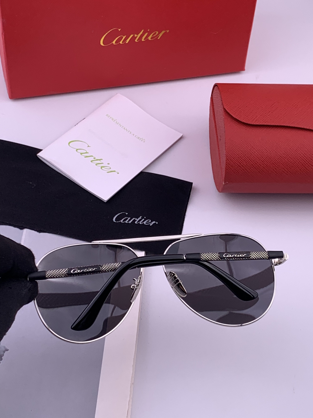 【Cartier  卡地亚】 👑男女款偏光墨镜  双色烤漆工艺  进口宝丽来偏光镜片   顶级做工彰显非凡品味 高品质 