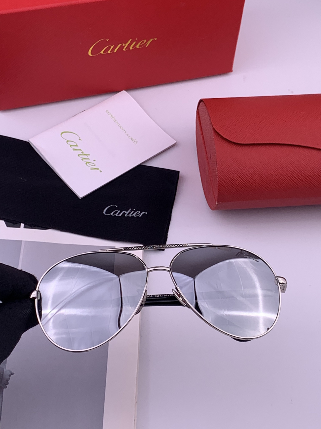 【Cartier  卡地亚】 👑男女款偏光墨镜  双色烤漆工艺  进口宝丽来偏光镜片   顶级做工彰显非凡品味 高品质 
