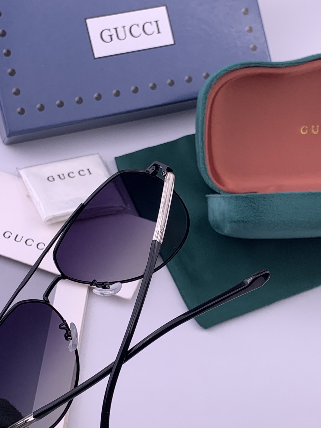 Gucci 。  高品质男女款墨镜   👍 进口宝丽来偏光镜片  。蛤蟆镜 开车钓鱼都可 。百搭显瘦墨镜韩版男士飞行员大