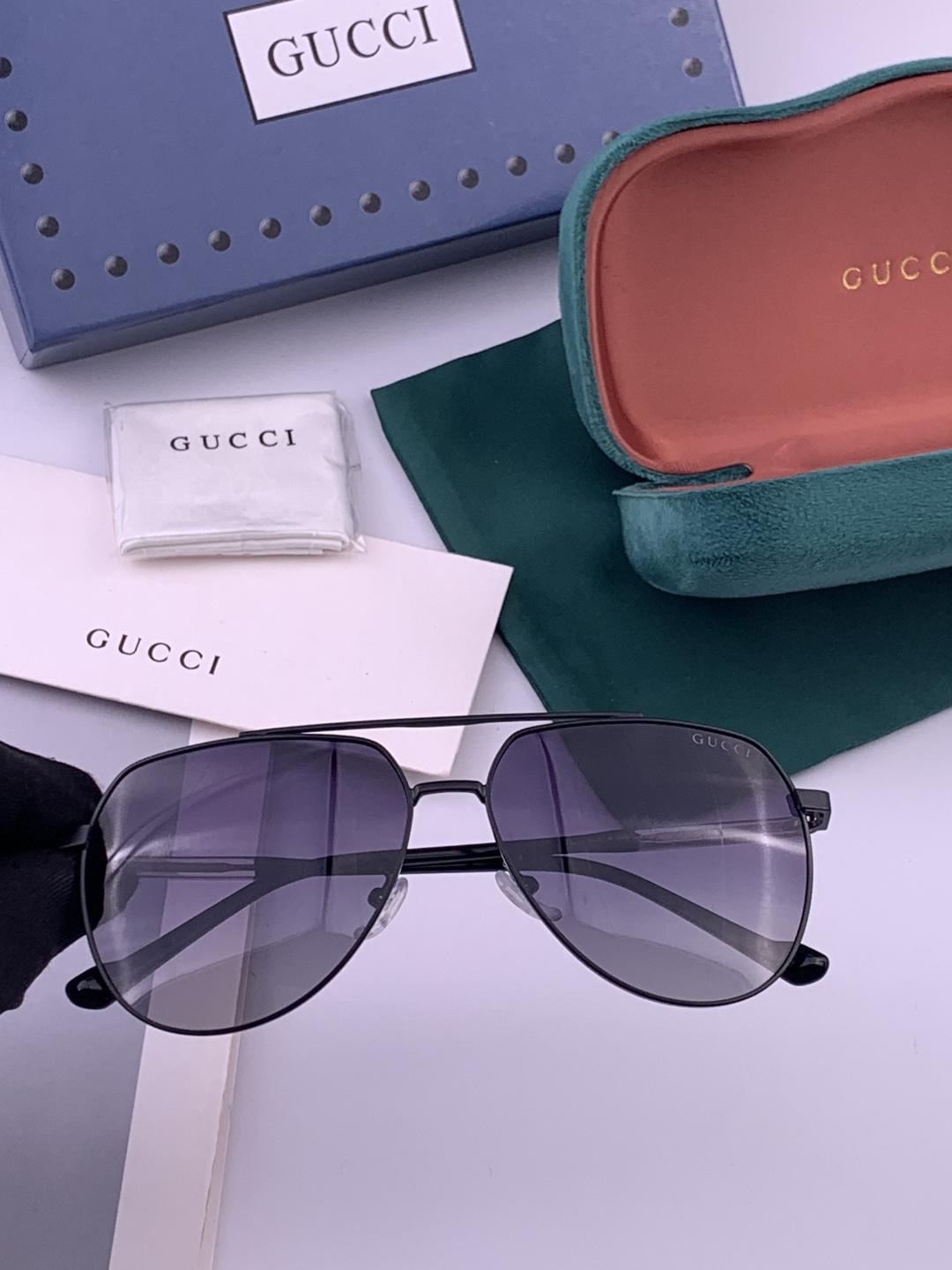 Gucci 。  高品质男女款墨镜   👍 进口宝丽来偏光镜片  。蛤蟆镜 开车钓鱼都可 。百搭显瘦墨镜韩版男士飞行员大