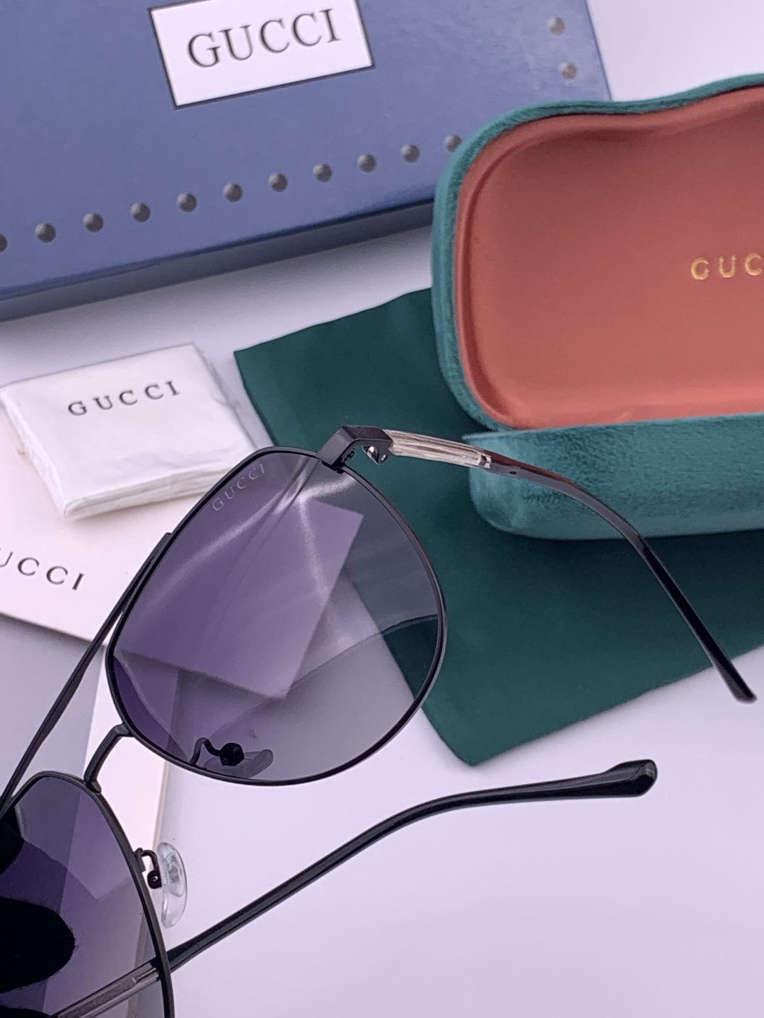 Gucci 。  高品质男女款墨镜   👍 进口宝丽来偏光镜片  。蛤蟆镜 开车钓鱼都可 。百搭显瘦墨镜韩版男士飞行员大