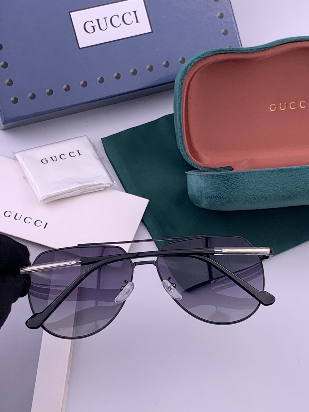 Gucci 。  高品质男女款墨镜   👍 进口宝丽来偏光镜片  。蛤蟆镜 开车钓鱼都可 。百搭显瘦墨镜韩版男士飞行员大