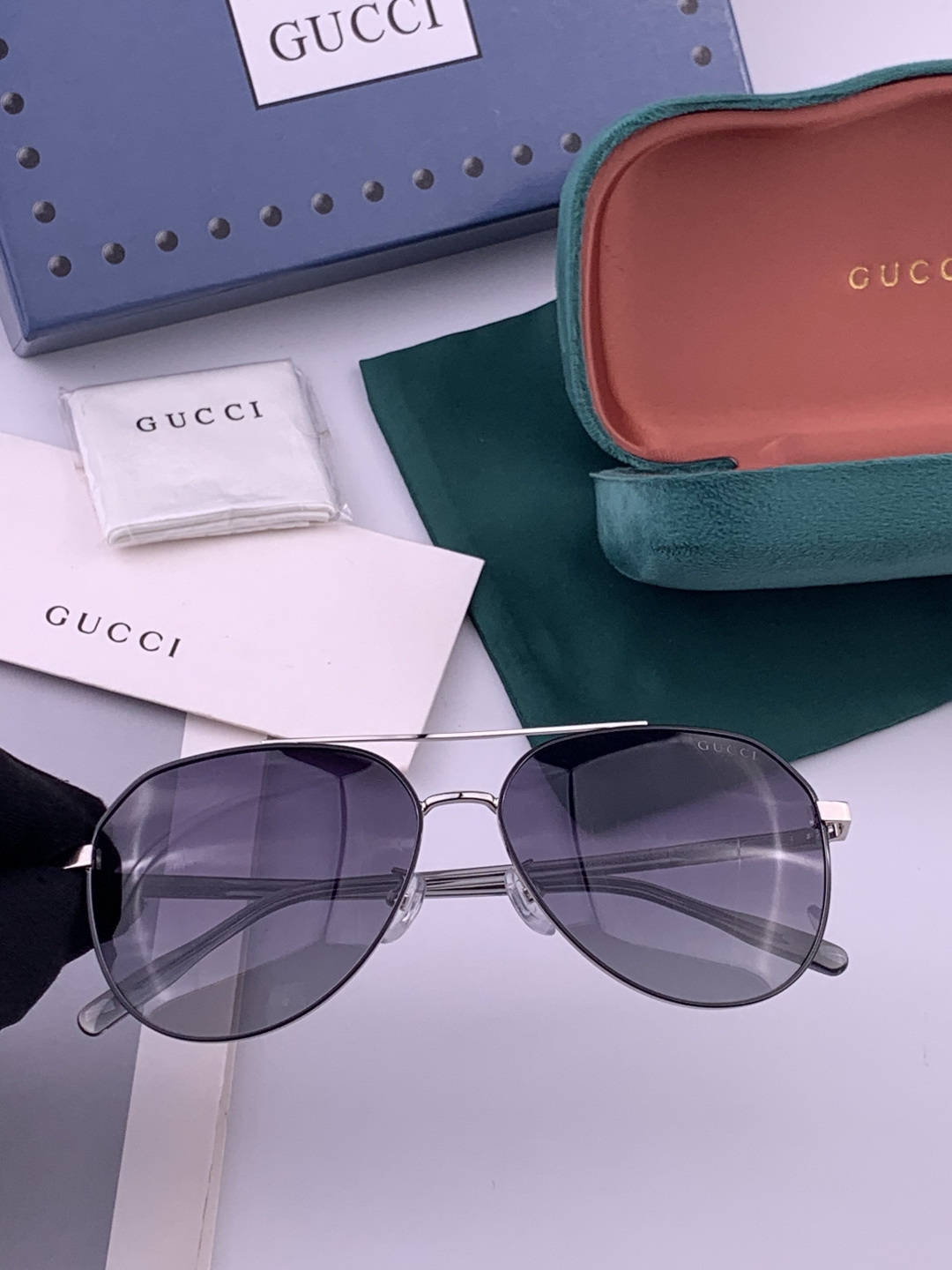 Gucci 。  高品质男女款墨镜   👍 进口宝丽来偏光镜片  。蛤蟆镜 开车钓鱼都可 。百搭显瘦墨镜韩版男士飞行员大