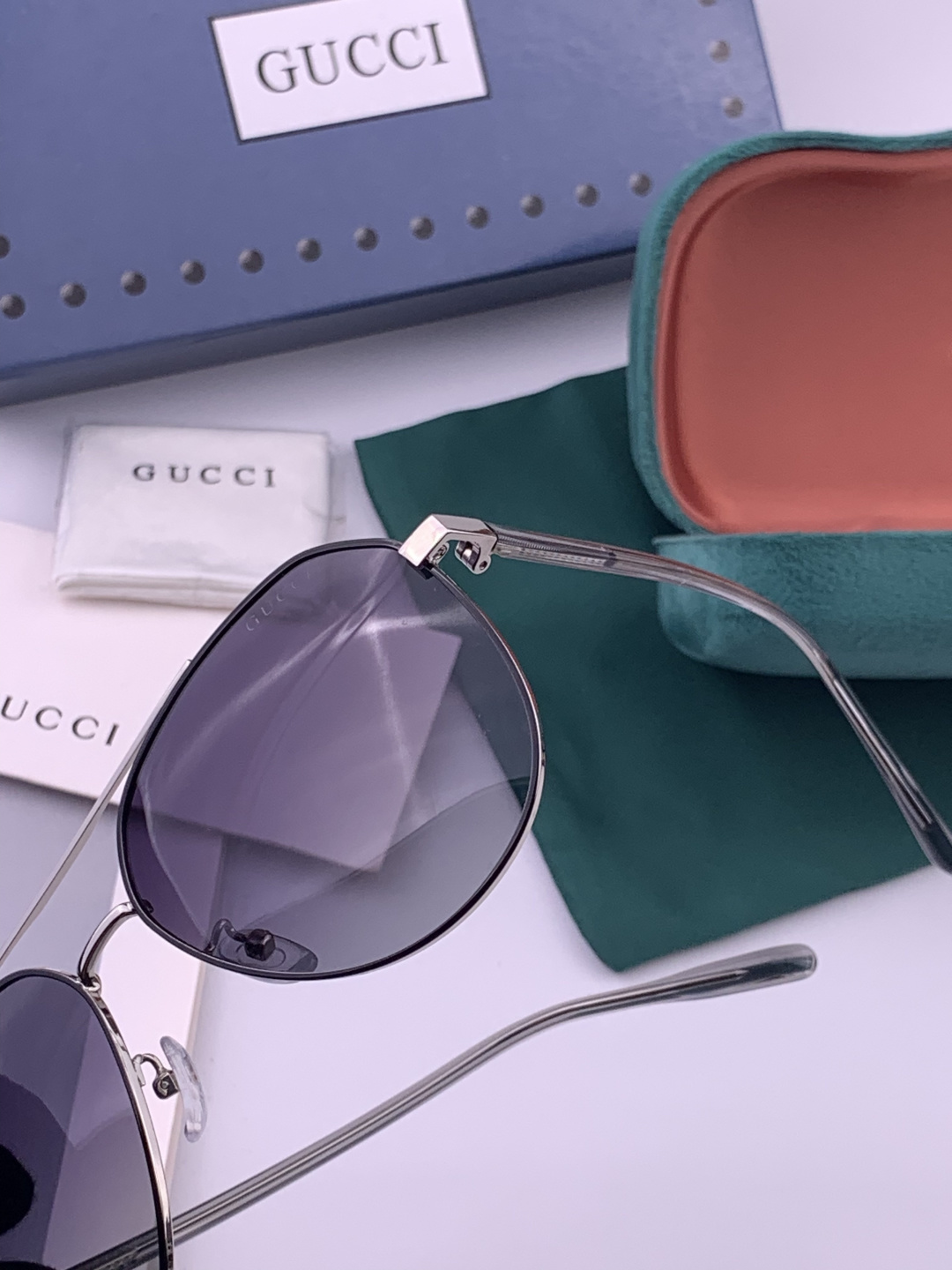 Gucci 。  高品质男女款墨镜   👍 进口宝丽来偏光镜片  。蛤蟆镜 开车钓鱼都可 。百搭显瘦墨镜韩版男士飞行员大