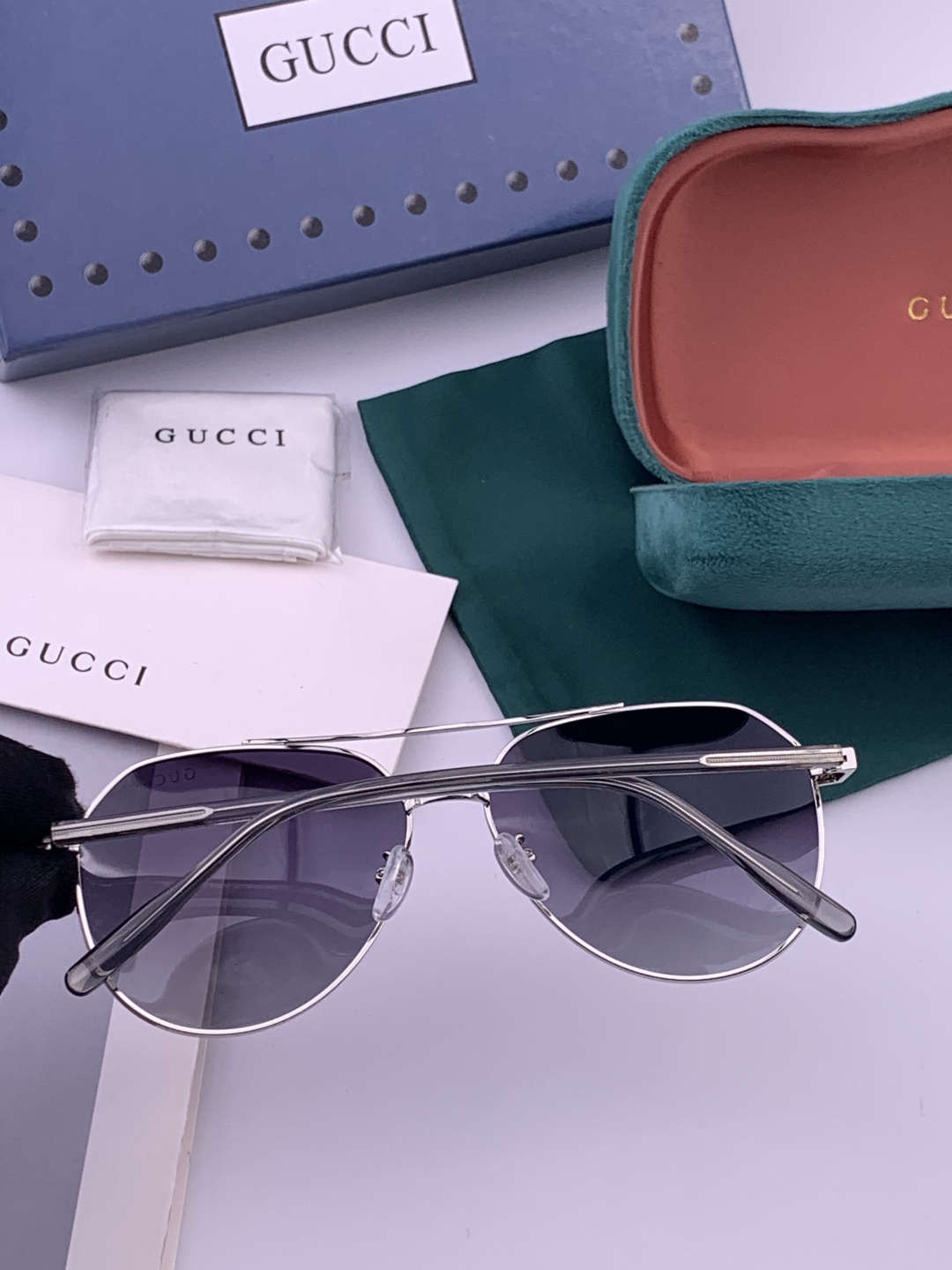 Gucci 。  高品质男女款墨镜   👍 进口宝丽来偏光镜片  。蛤蟆镜 开车钓鱼都可 。百搭显瘦墨镜韩版男士飞行员大