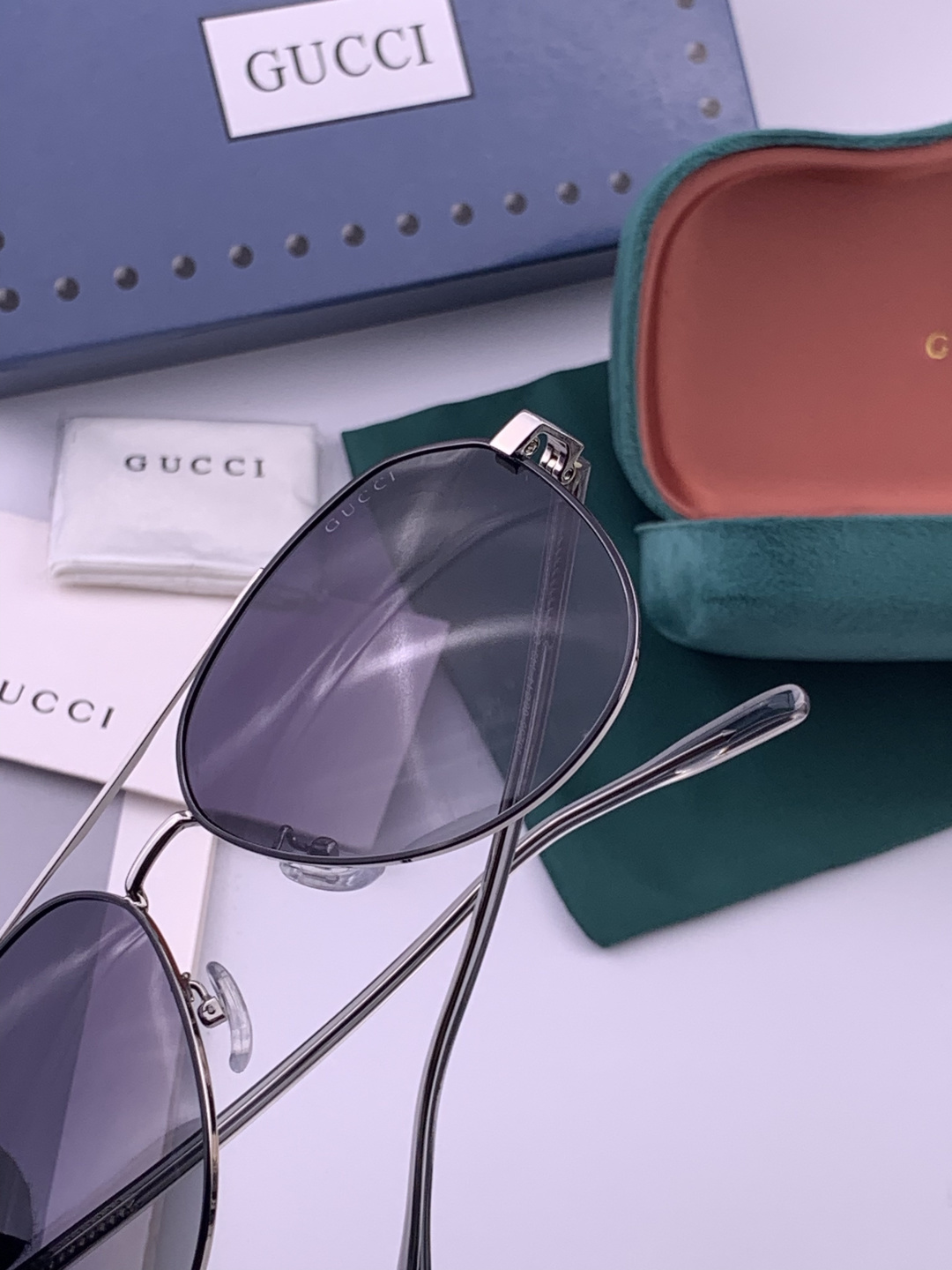 Gucci 。  高品质男女款墨镜   👍 进口宝丽来偏光镜片  。蛤蟆镜 开车钓鱼都可 。百搭显瘦墨镜韩版男士飞行员大