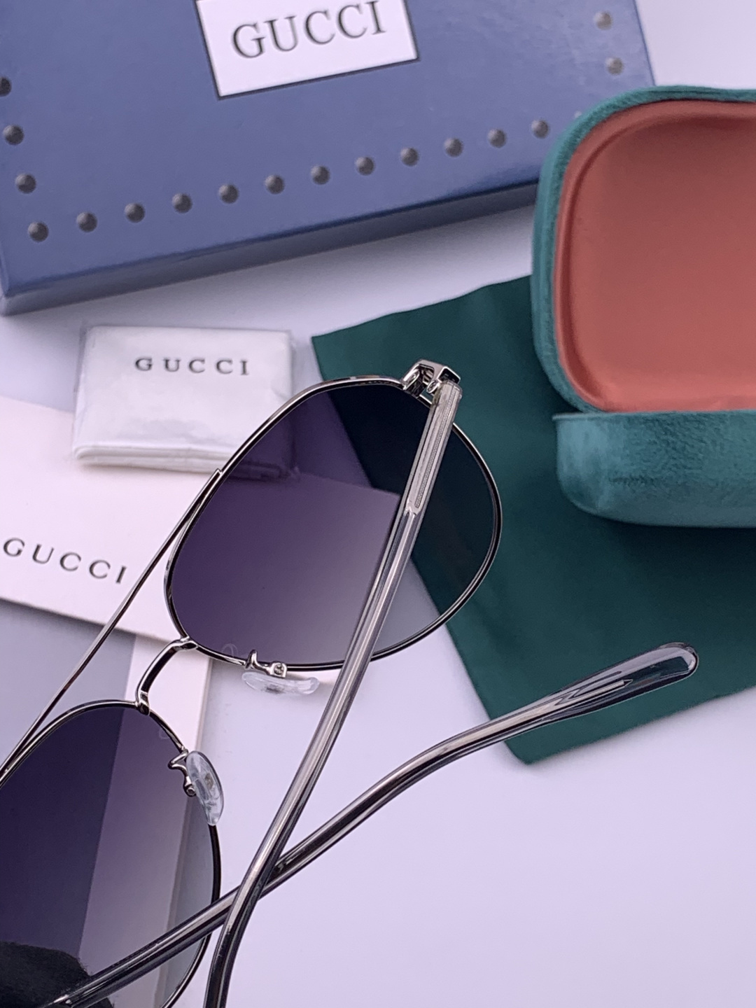 Gucci 。  高品质男女款墨镜   👍 进口宝丽来偏光镜片  。蛤蟆镜 开车钓鱼都可 。百搭显瘦墨镜韩版男士飞行员大