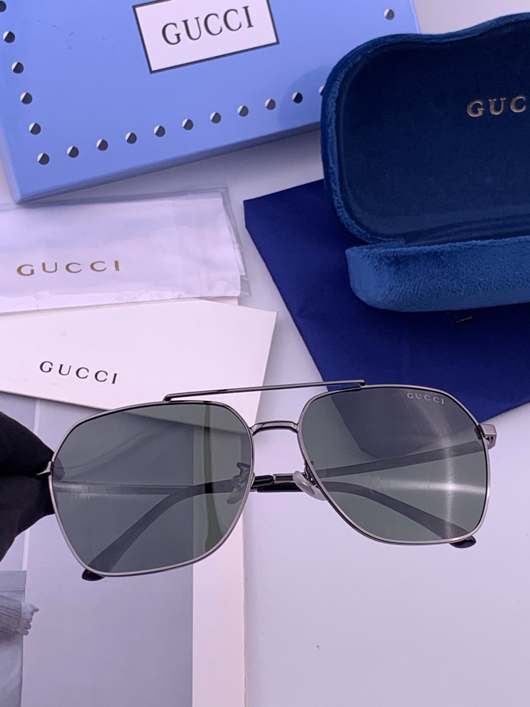 Gucci 。  高品质男女款墨镜   👍 进口宝丽来偏光镜片  。蛤蟆镜 开车钓鱼都可 。百搭显瘦墨镜韩版男士飞行员大