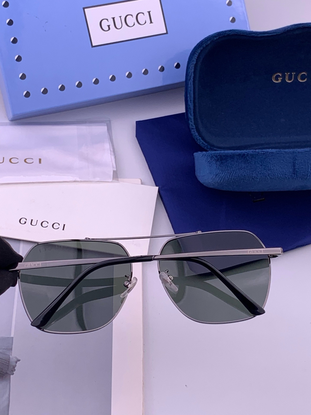 Gucci 。  高品质男女款墨镜   👍 进口宝丽来偏光镜片  。蛤蟆镜 开车钓鱼都可 。百搭显瘦墨镜韩版男士飞行员大