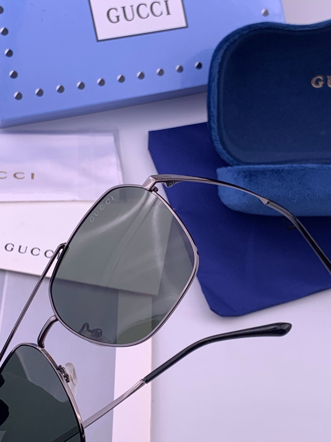 Gucci 。  高品质男女款墨镜   👍 进口宝丽来偏光镜片  。蛤蟆镜 开车钓鱼都可 。百搭显瘦墨镜韩版男士飞行员大