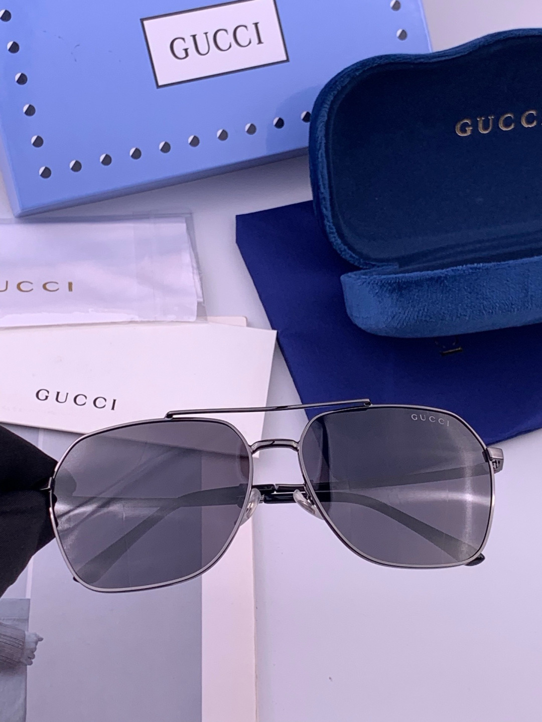 Gucci 。  高品质男女款墨镜   👍 进口宝丽来偏光镜片  。蛤蟆镜 开车钓鱼都可 。百搭显瘦墨镜韩版男士飞行员大