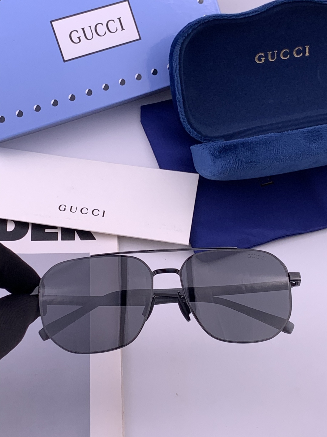 GUCCI 男款炫彩飞行员偏光太阳镜 ❤️材质：高清尼龙加厚卡槽高清偏光镜片 🌹无边框镜架💕颜👍型号：G2702