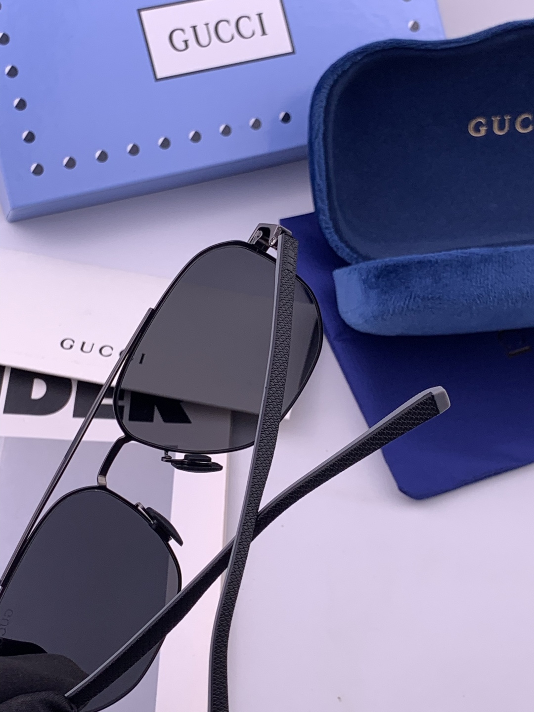 GUCCI 男款炫彩飞行员偏光太阳镜 ❤️材质：高清尼龙加厚卡槽高清偏光镜片 🌹无边框镜架💕颜👍型号：G2702