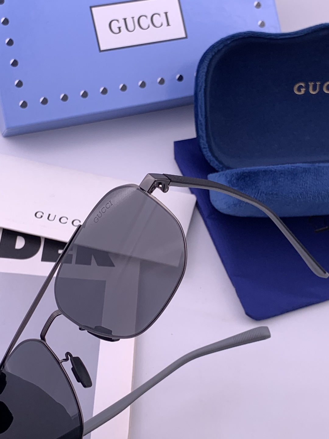 GUCCI 男款炫彩飞行员偏光太阳镜 ❤️材质：高清尼龙加厚卡槽高清偏光镜片 🌹无边框镜架💕颜👍型号：G2702