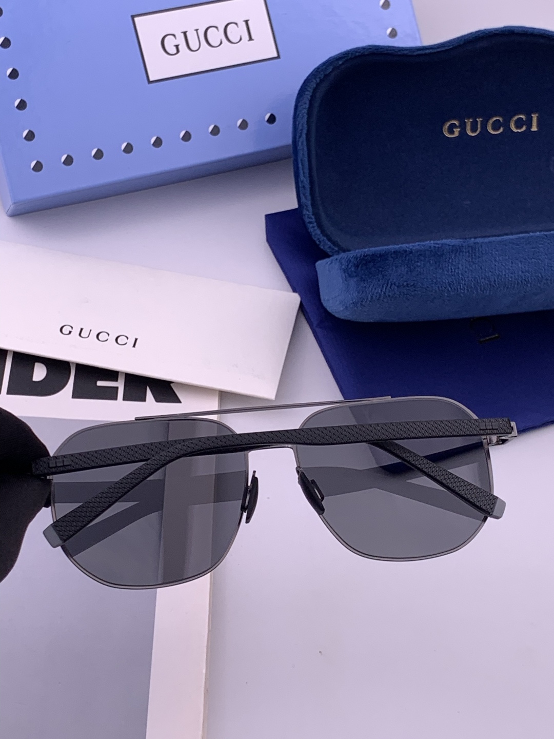GUCCI 男款炫彩飞行员偏光太阳镜 ❤️材质：高清尼龙加厚卡槽高清偏光镜片 🌹无边框镜架💕颜👍型号：G2702