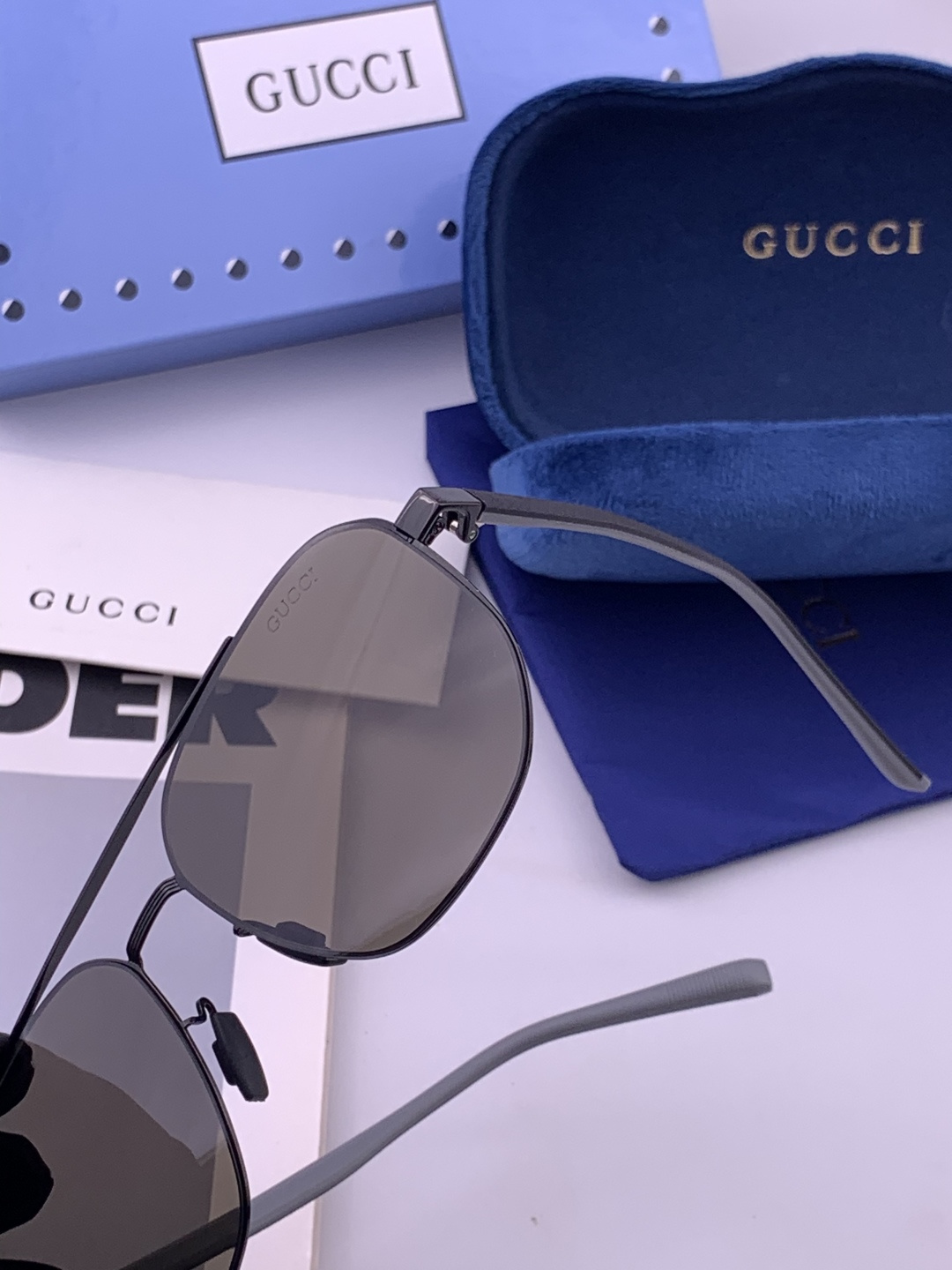 GUCCI 男款炫彩飞行员偏光太阳镜 ❤️材质：高清尼龙加厚卡槽高清偏光镜片 🌹无边框镜架💕颜👍型号：G2702 