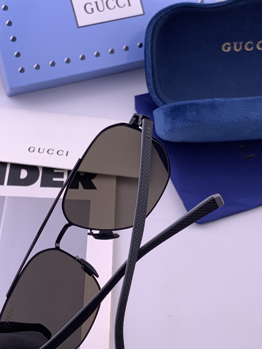 GUCCI 男款炫彩飞行员偏光太阳镜 ❤️材质：高清尼龙加厚卡槽高清偏光镜片 🌹无边框镜架💕颜👍型号：G2702 