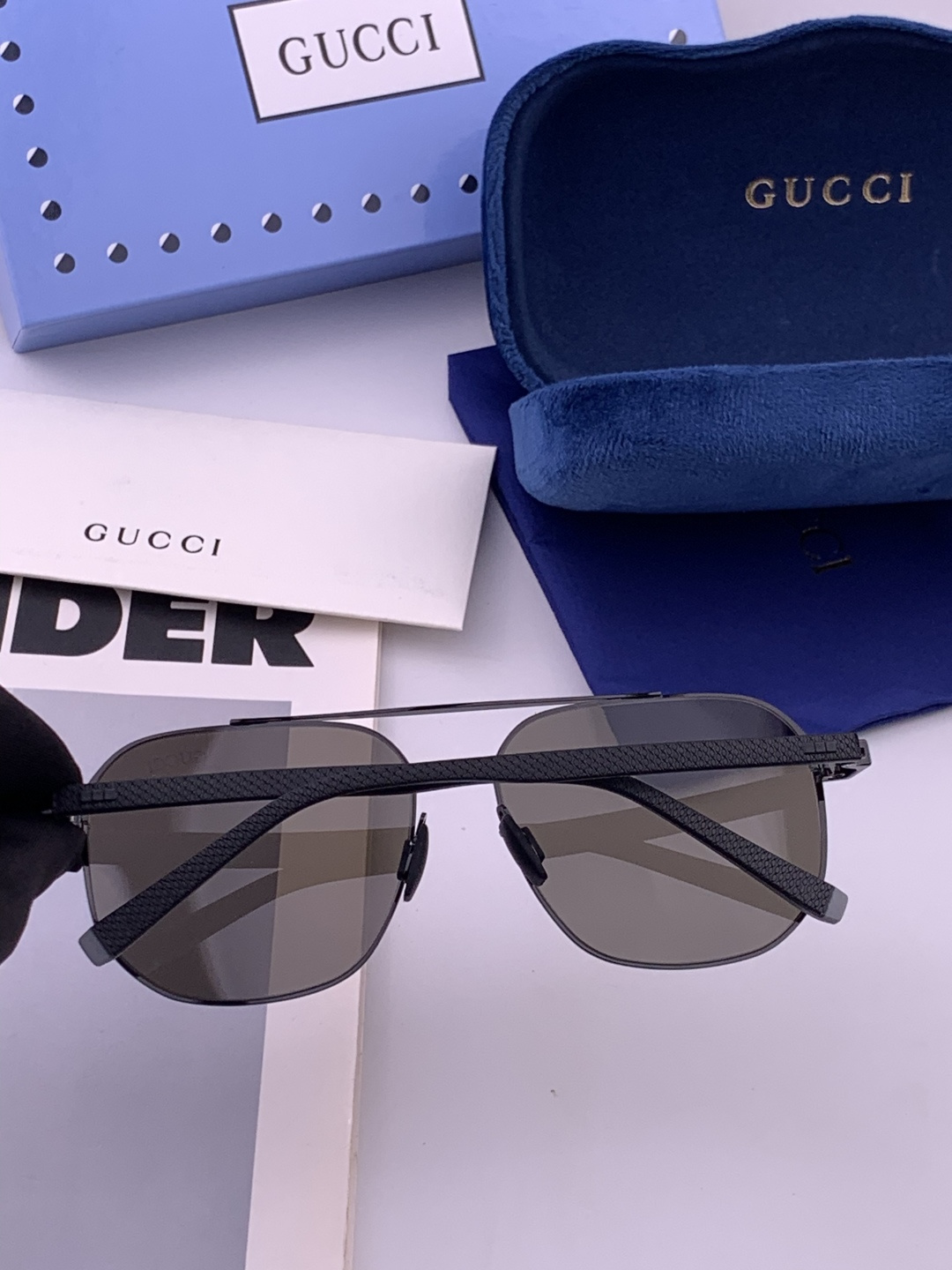 GUCCI 男款炫彩飞行员偏光太阳镜 ❤️材质：高清尼龙加厚卡槽高清偏光镜片 🌹无边框镜架💕颜👍型号：G2702 