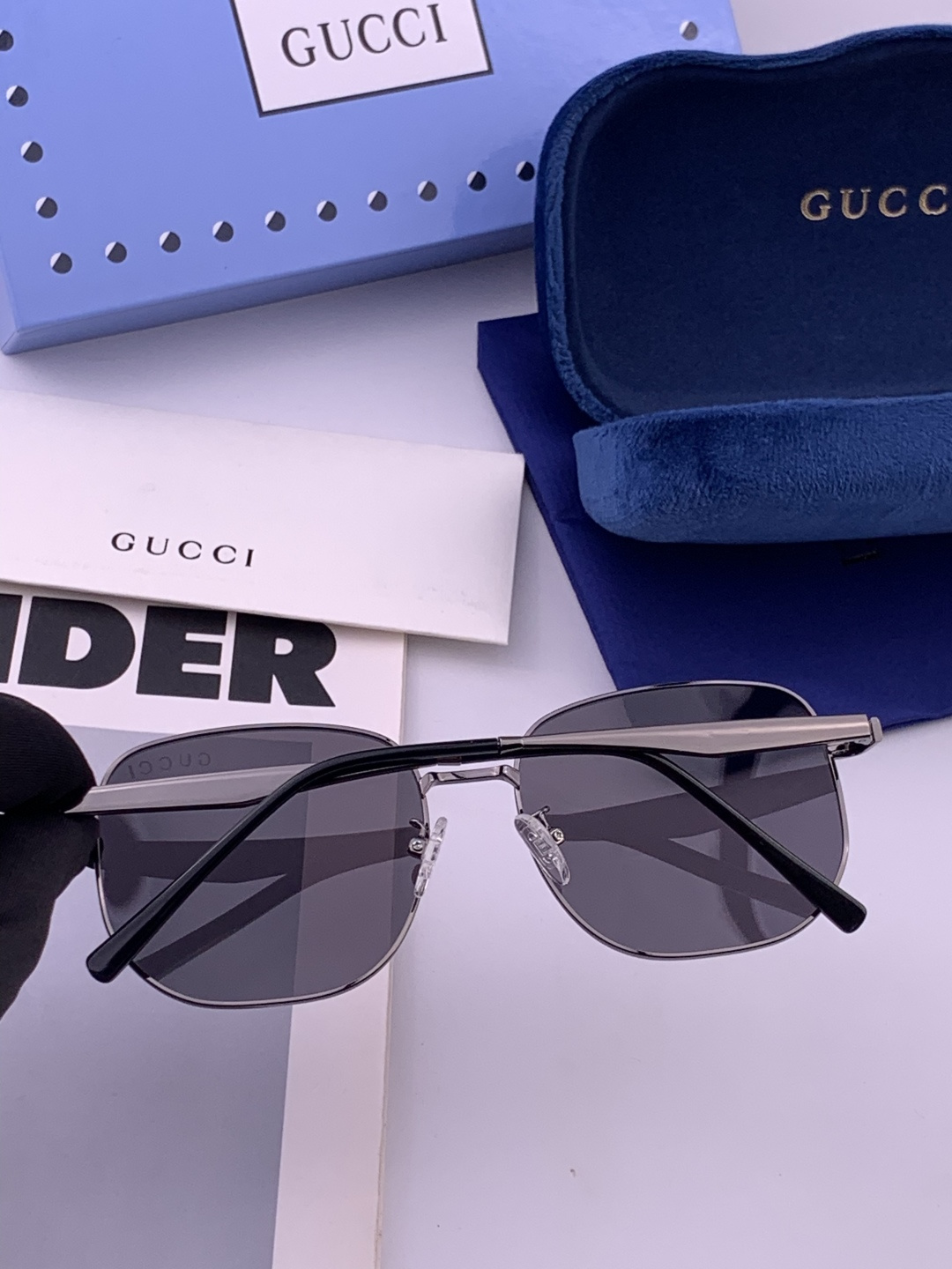 Gucci 。  高品质男女款墨镜   👍 进口宝丽来偏光镜片  。蛤蟆镜 开车钓鱼都可 。百搭显瘦墨镜韩版男士飞行员大