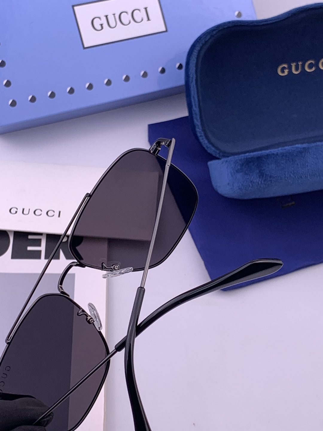 Gucci 。  高品质男女款墨镜   👍 进口宝丽来偏光镜片  。蛤蟆镜 开车钓鱼都可 。百搭显瘦墨镜韩版男士飞行员大