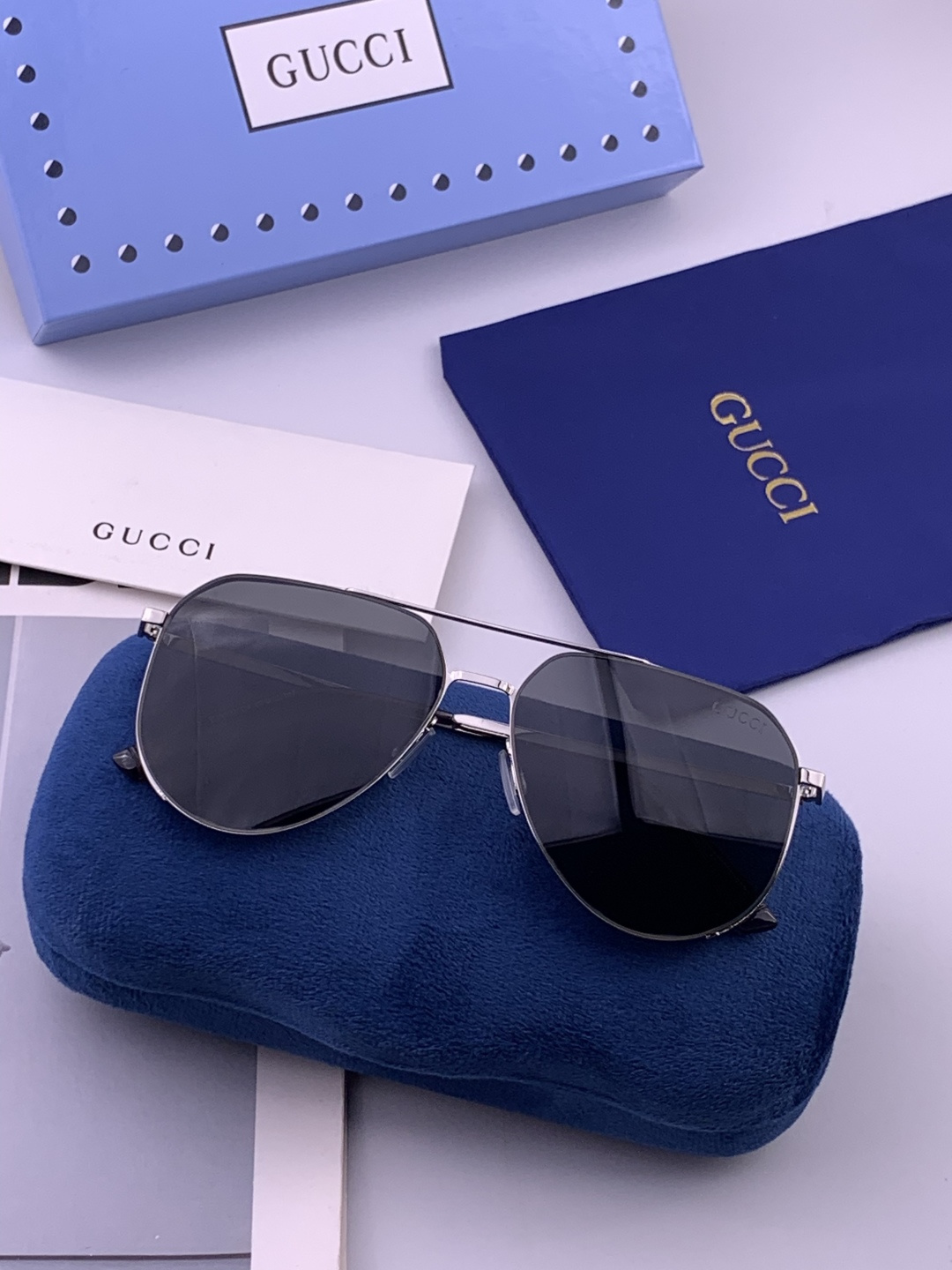 GUCCI 男款炫彩飞行员偏光太阳镜 ❤️材质：高清尼龙加厚卡槽高清偏光镜片 🌹无边框镜架💕颜👍型号：G31809