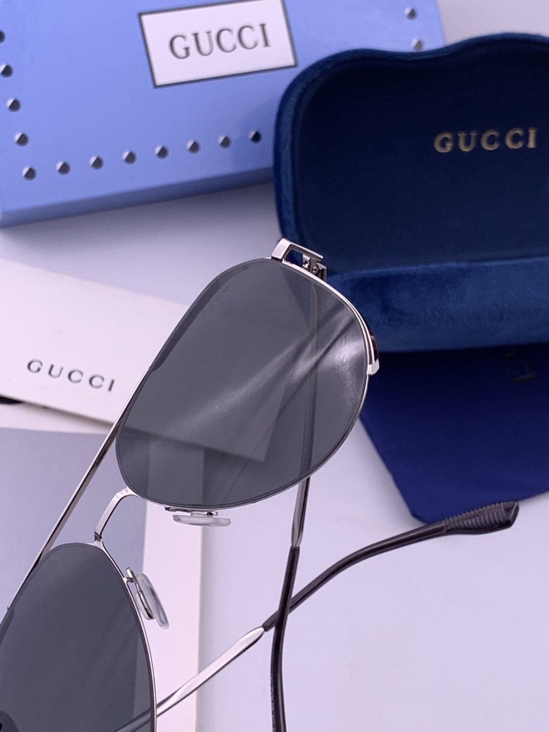 GUCCI 男款炫彩飞行员偏光太阳镜 ❤️材质：高清尼龙加厚卡槽高清偏光镜片 🌹无边框镜架💕颜👍型号：G31809