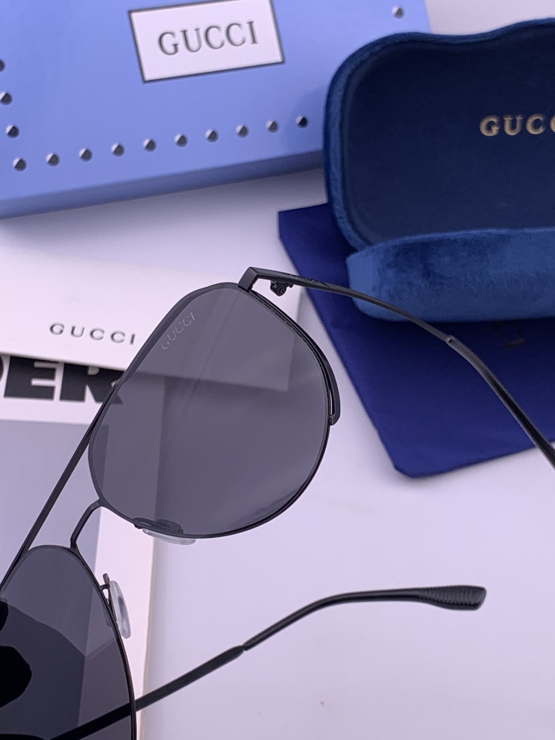 GUCCI 男款炫彩飞行员偏光太阳镜 ❤️材质：高清尼龙加厚卡槽高清偏光镜片 🌹无边框镜架💕颜👍型号：G31809
